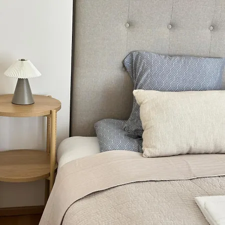 Апартаменты Stunning In The Heart Of Downtown Sauna, Wifi, Netflix, Free Parking *