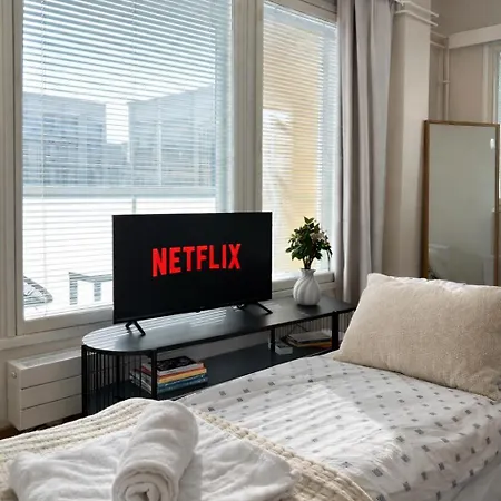 Stunning In The Heart Of Downtown Sauna, Wifi, Netflix, Free Parking *